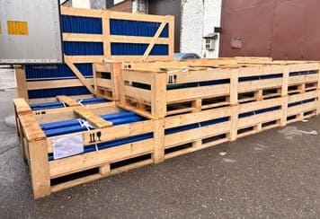 Строительное оборудование в обрешетке